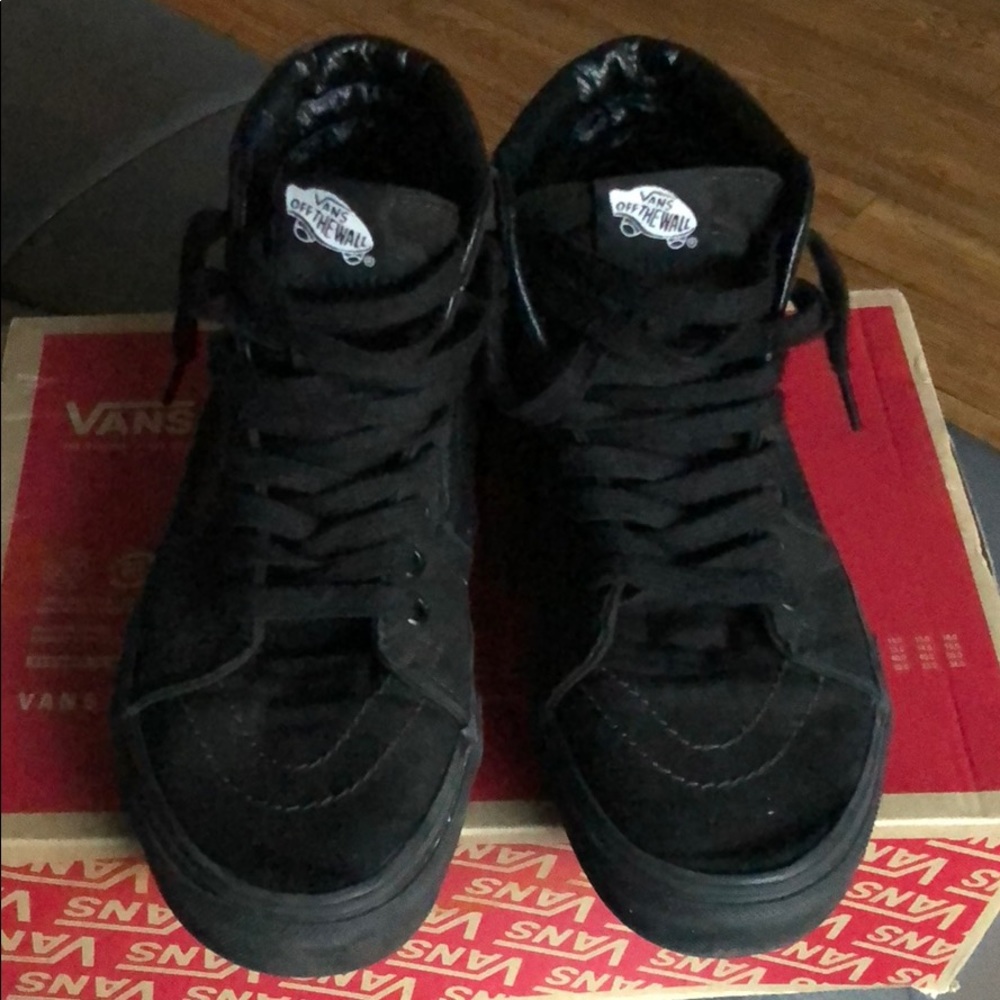 Vans Sk8-Hi blk high top. All black.